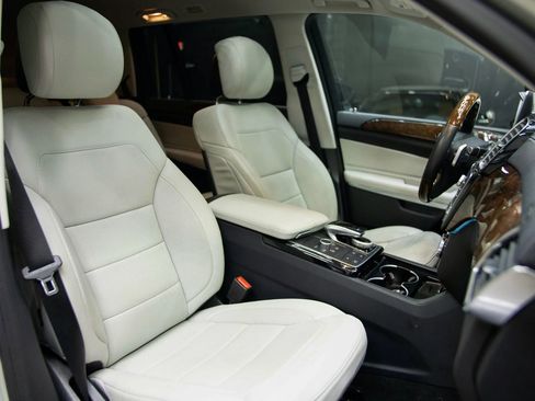 Used 2017 Mercedes-Benz GLS 550 4MATIC image 37