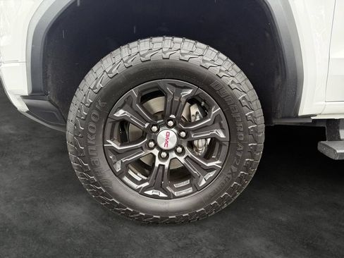 Used 2023 GMC Canyon Elevation w/ Convenience Package AWD/4WD image 4