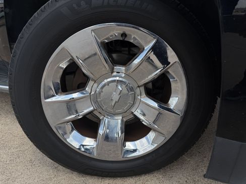 Used 2015 Chevrolet Suburban LTZ AWD/4WD image 10