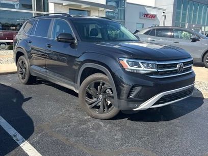 Used 2023 Volkswagen Atlas SE w/ Black Wheel Package