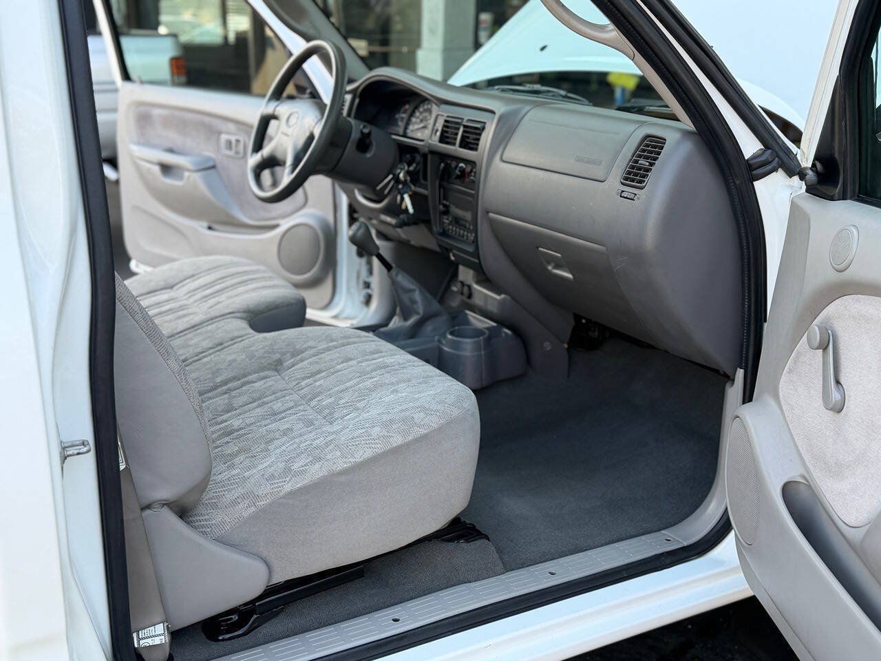 Used 2004 Toyota Tacoma 2WD Regular Cab w/ Enhancement Pkg image 9