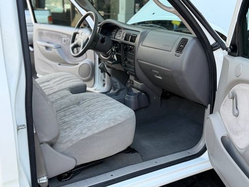 Used 2004 Toyota Tacoma 2WD Regular Cab w/ Enhancement Pkg image 9