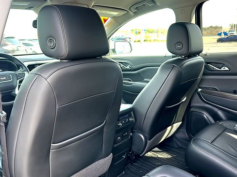 Used 2020 GMC Acadia SLT image 17