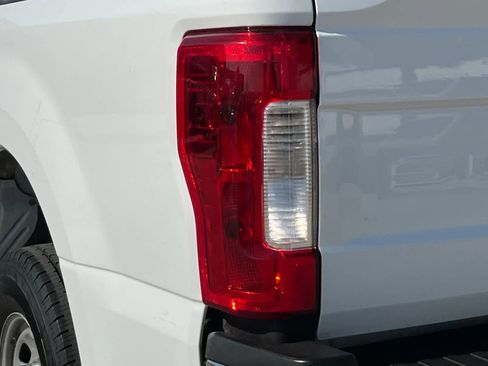 Used 2018 Ford F250 XL w/ Power Equipment Group image 25