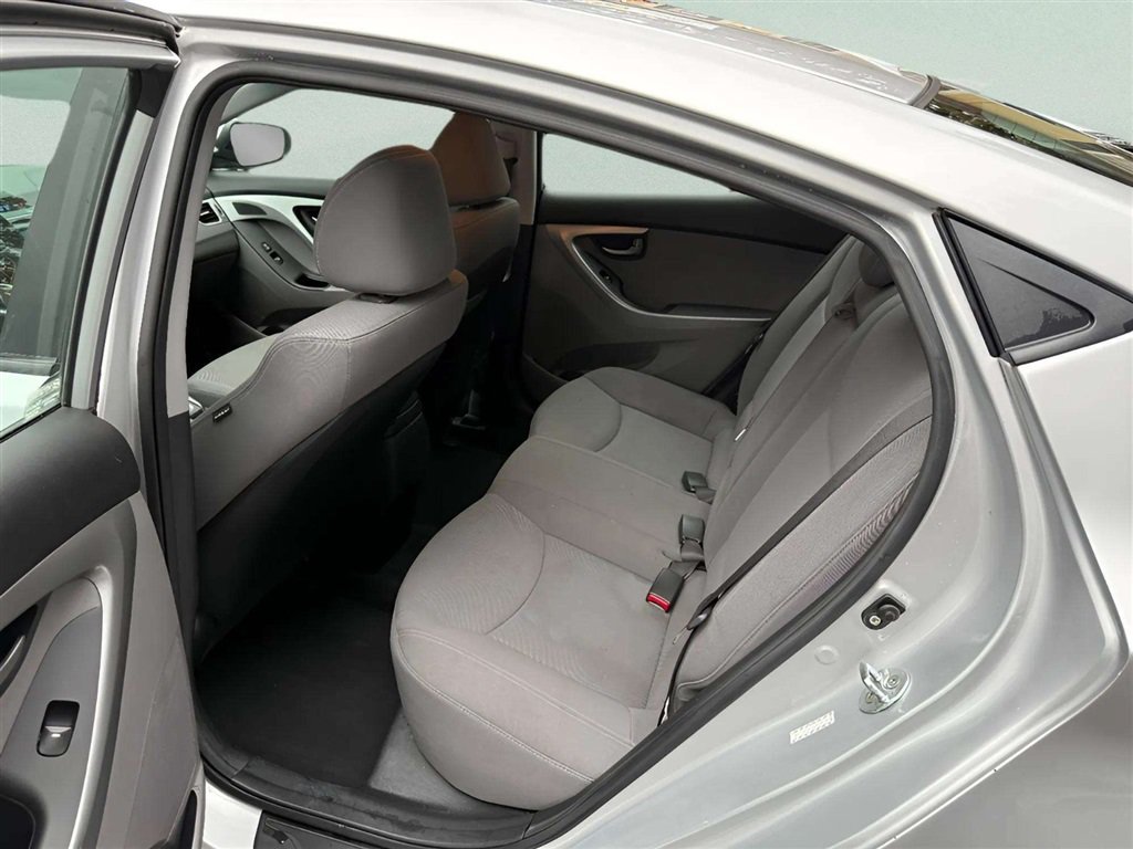 Used 2016 Hyundai Elantra SE w/ Option Group 02 FWD image 14