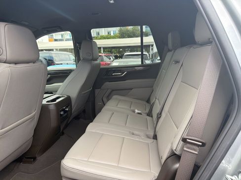 Used 2025 GMC Yukon Elevation RWD image 33