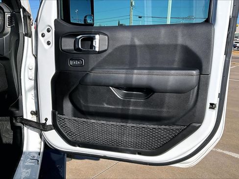 Certified 2023 Jeep Gladiator Overland image 49