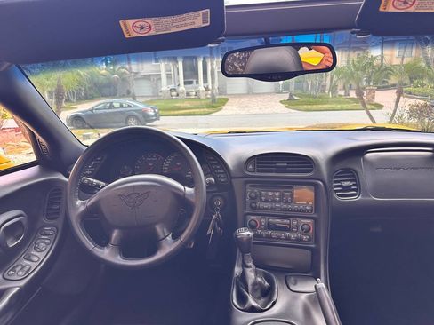 Used 2004 Chevrolet Corvette Convertible w/ Preferred Equipment Group RWD image 13