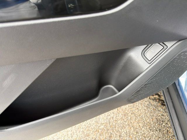 New 2027 Chevrolet Equinox LT w/ Convenience Package II FWD image 24