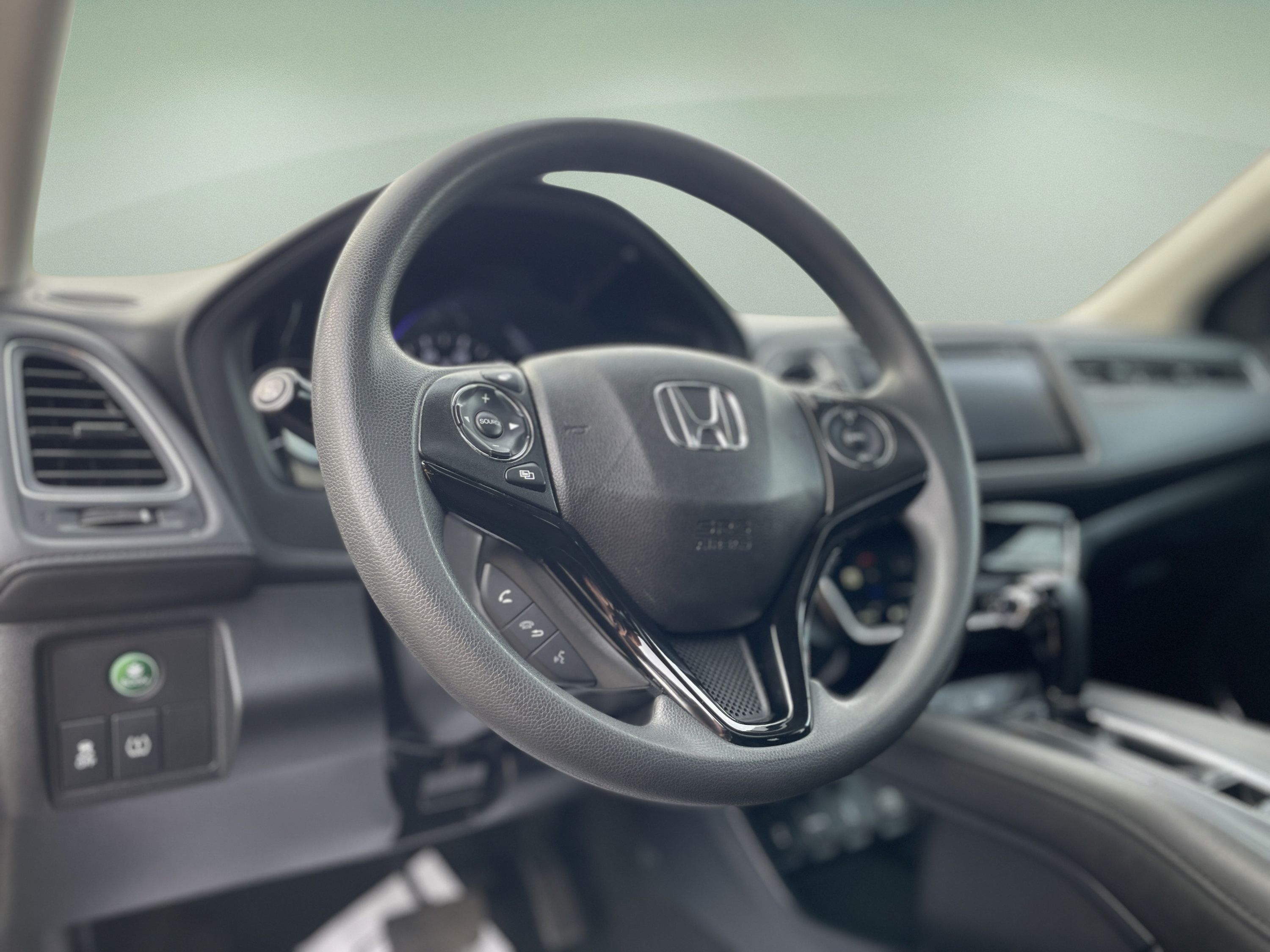 Used 2018 Honda HR-V EX image 12