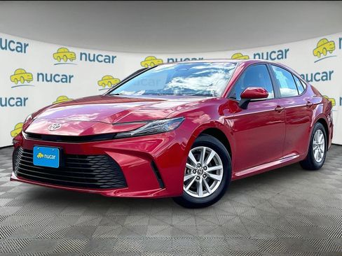 Used 2025 Toyota Camry LE image 3