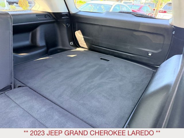 Used 2023 Jeep Grand Cherokee Laredo w/ Luxury Tech Group I AWD/4WD image 19