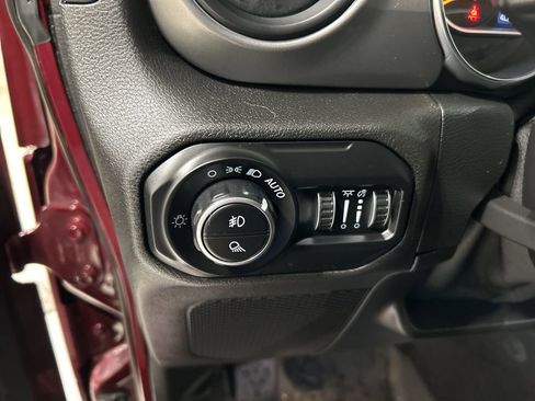 Used 2021 Jeep Gladiator Willys image 12