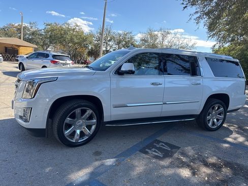 Used 2019 Cadillac Escalade ESV Premium Luxury image 3