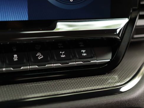 Used 2024 Chevrolet Silverado 1500 ZR2 AWD/4WD image 18