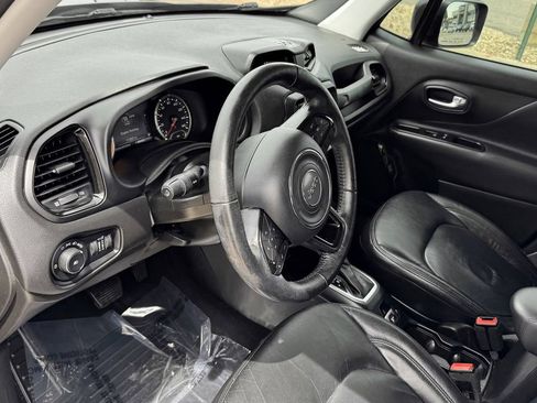 Used 2018 Jeep Renegade Altitude w/ UConnect 8.4 Nav Group AWD/4WD image 15
