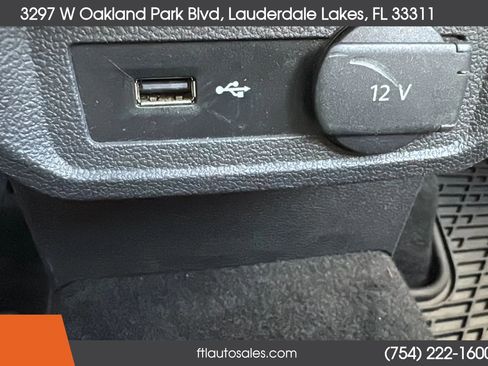 Used 2018 Volkswagen Tiguan SE w/ Panoramic Sunroof Package FWD image 32