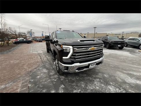 Certified 2024 Chevrolet Silverado 3500 LTZ w/ LTZ Plus Package image 7