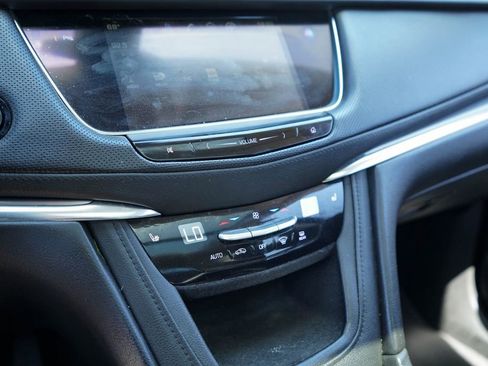 Used 2017 Cadillac XT5 Luxury w/ Driver Awareness Package image 27