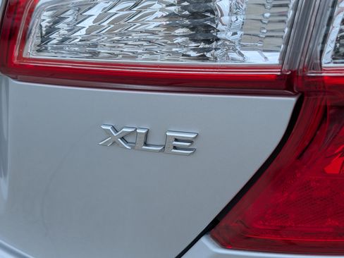 Used 2014 Toyota Camry XLE w/ Leather Package FWD image 30