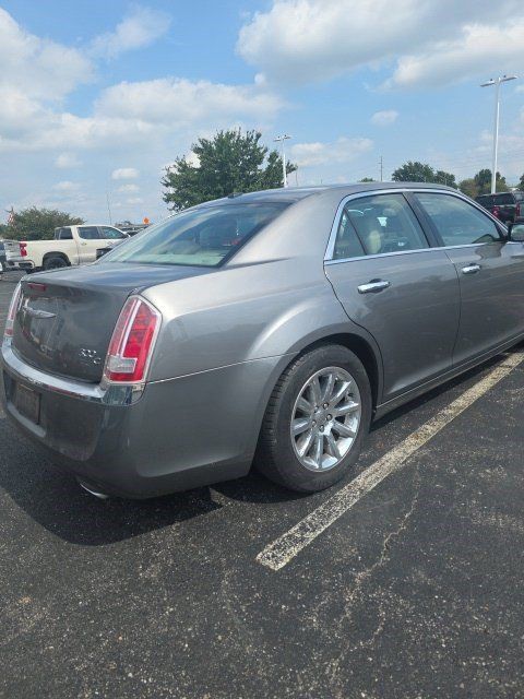 Used 2011 Chrysler 300 C RWD image 5