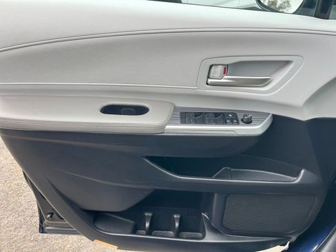 Used 2025 Toyota Sienna XLE image 20