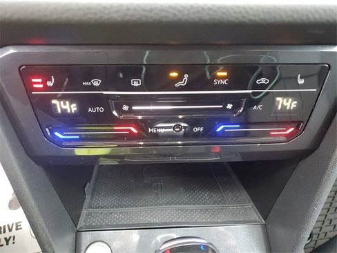 Used 2023 Volkswagen Tiguan SE image 15