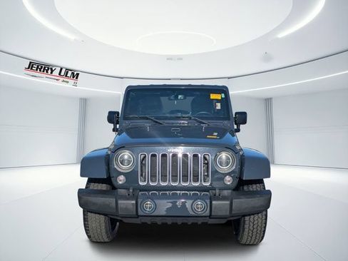Certified 2017 Jeep Wrangler Unlimited Sahara AWD/4WD image 8