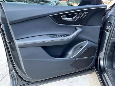 Used 2025 Audi Q8 Premium Plus w/ Premium Plus Package image 19