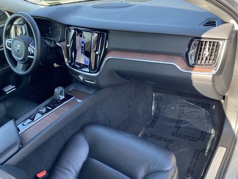 Used 2024 Volvo S60 B5 Plus image 10