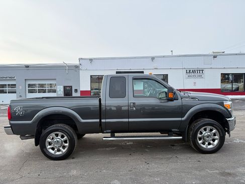 Used 2016 Ford F250 Lariat w/ Lariat Interior Package image 17