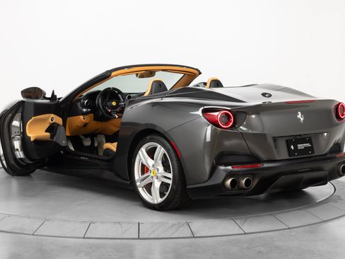Used 2019 Ferrari Portofino RWD image 52