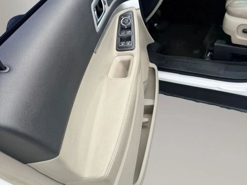 Used 2013 Ford Explorer XLT FWD image 17