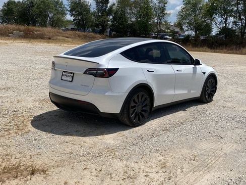 Used 2022 Tesla Model Y Performance AWD/4WD image 3