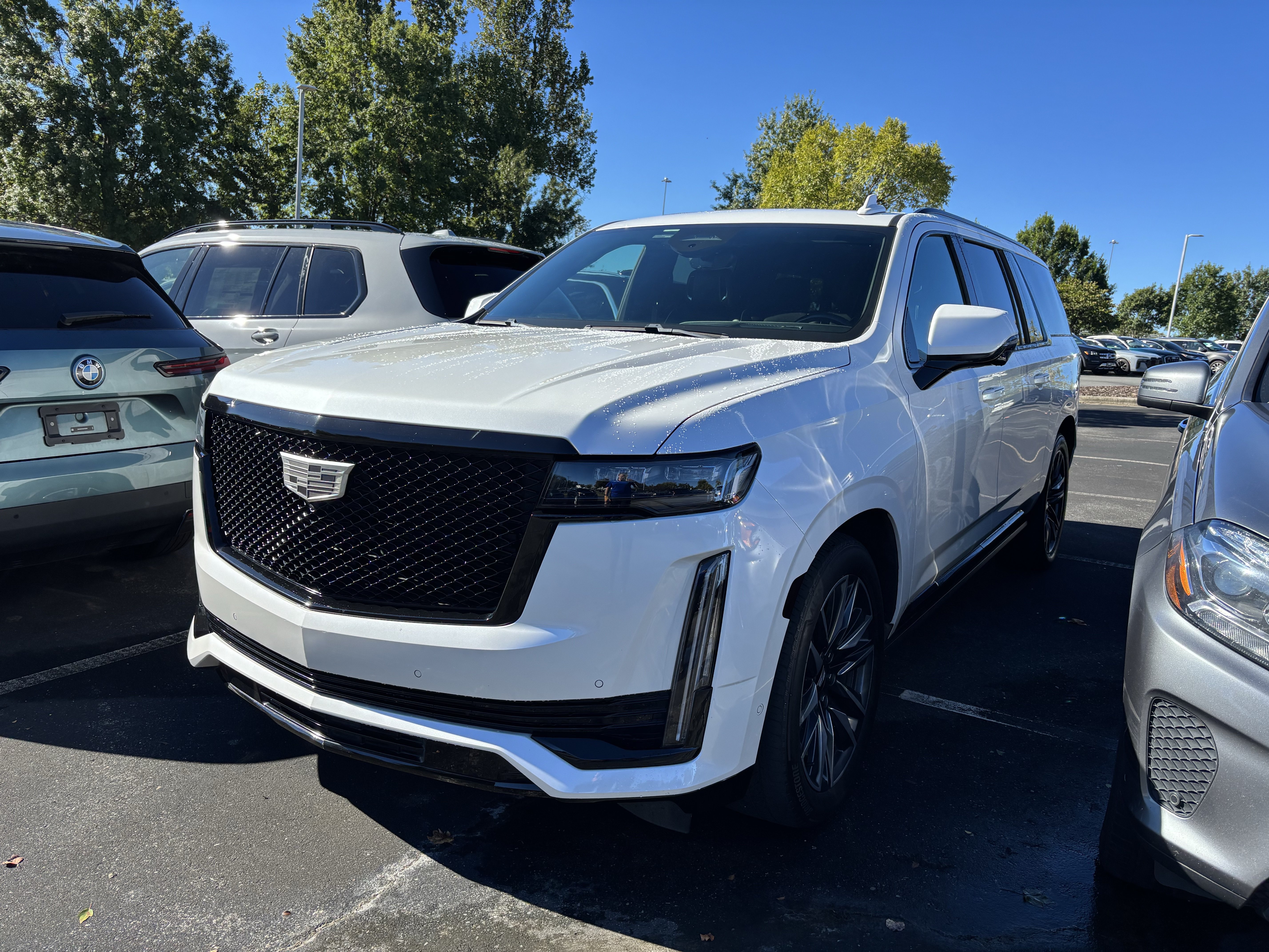 Used 2022 Cadillac Escalade ESV Sport w/ Touring Package RWD image 5