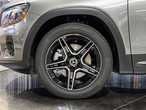 Used 2026 Mercedes-Benz GLB 250 4MATIC image 7