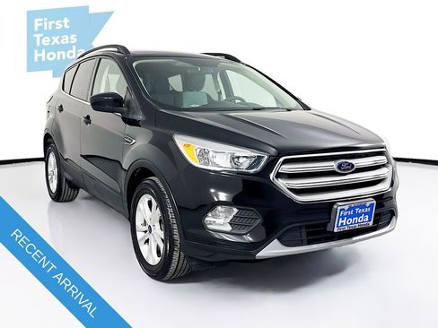 Used 2018 Ford Escape SE image 1