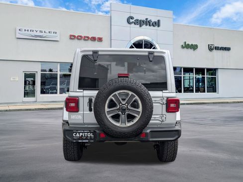 Used 2023 Jeep Wrangler Unlimited Sahara w/ Dual Top Group AWD/4WD image 5