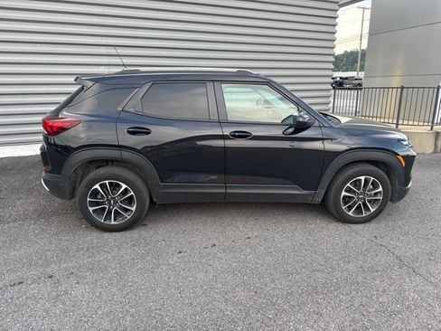 Used 2025 Chevrolet TrailBlazer LT w/ Convenience Package FWD image 5