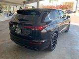 Used 2024 Mitsubishi Outlander SE Black Edition image 3