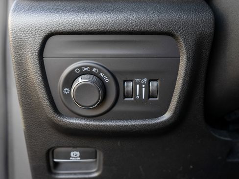 Used 2023 Jeep Grand Cherokee Altitude AWD/4WD image 16