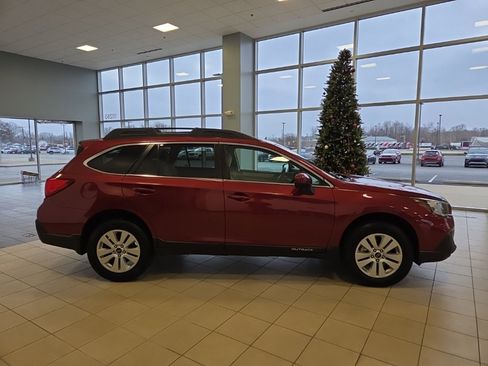 Used 2018 Subaru Outback 2.5i Premium image 7