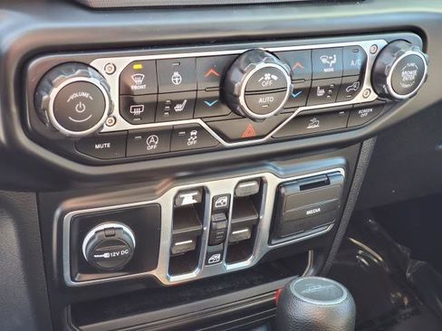 Used 2023 Jeep Gladiator Sport image 16