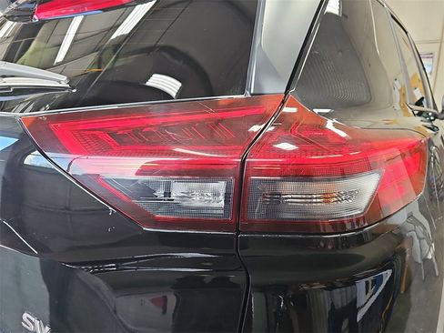 Used 2024 Nissan Rogue SV image 33