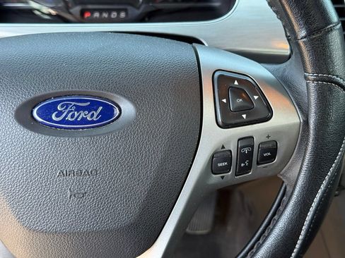 Used 2013 Ford Taurus SEL FWD image 16