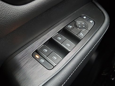 Certified 2025 Nissan Armada SV image 23