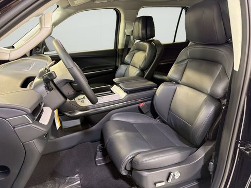 New 2026 Lincoln Navigator Premiere AWD/4WD image 10