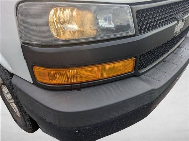 Used 2018 Chevrolet Express 2500 w/ Driver Convenience Package RWD image 9
