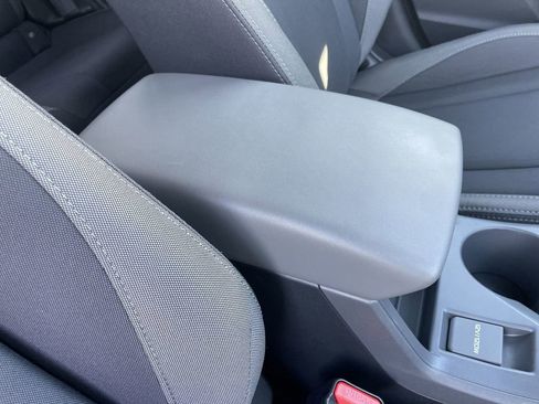 Used 2025 Subaru Crosstrek 2.0i Premium image 31