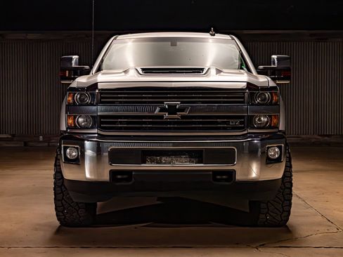 Used 2017 Chevrolet Silverado 2500 LTZ image 2